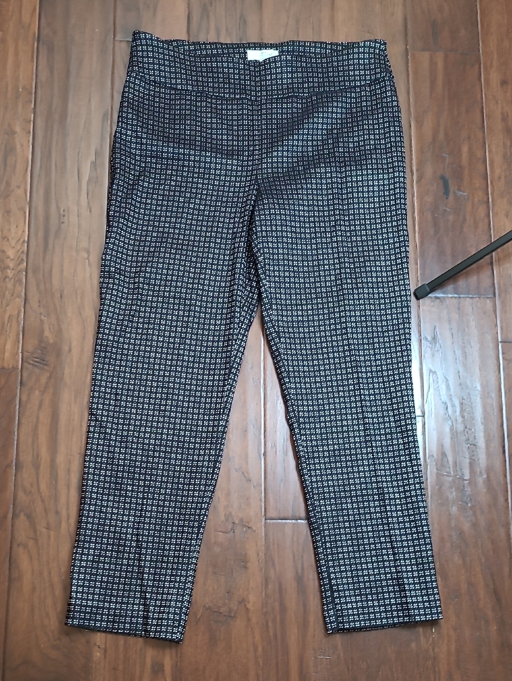New Directions Black & Silvery White Patterned Pants size 16 PETITE